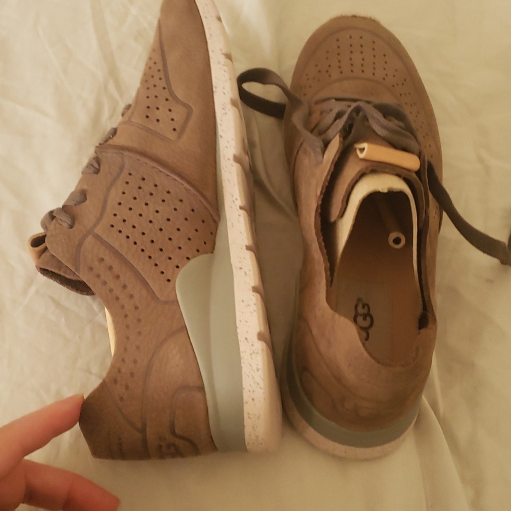 Shoe's - Picture 5 of 5